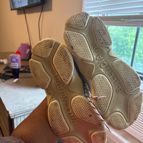 Shoes - Picture 4 of 4